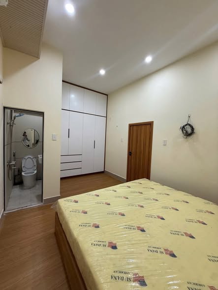 sát chợ Hàn, gần Bạch Đằng