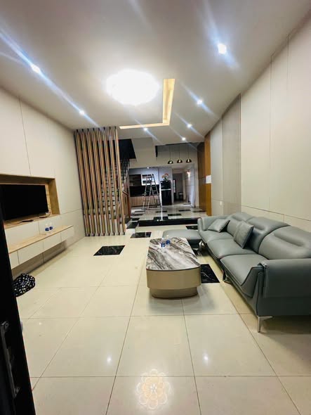 Phạm Phú Tiết, Khuê Trung, Da Nang (sát Nguyễn Hữu Thọ with Phan Đăng Lưu)