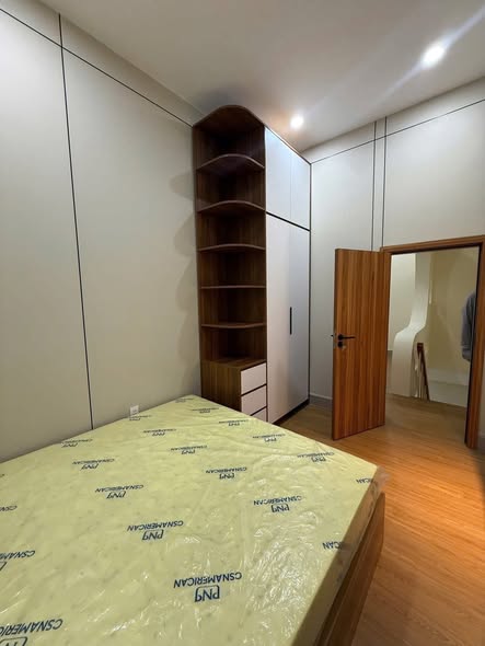 sát chợ Hàn, gần Bạch Đằng