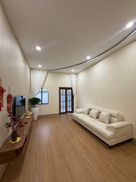 sát chợ Hàn, gần Bạch Đằng