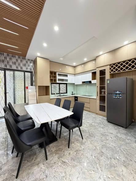 Phùng Chí Kiên, gần Nguyễn Sinh Sắc, Biển Nguyễn Tất Thành, Da Nang