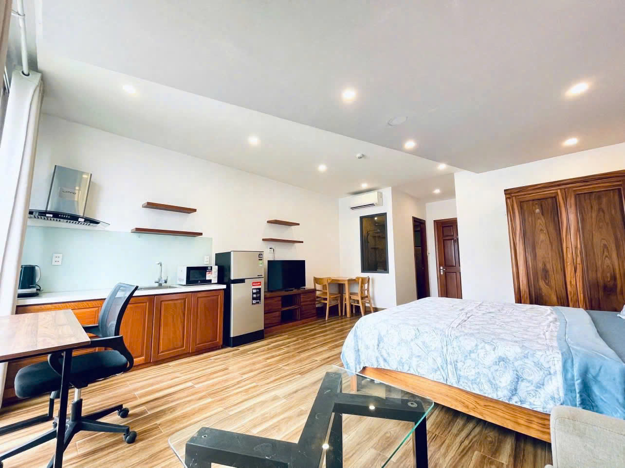 An Thượng 4 street, My An District, Da Nang city