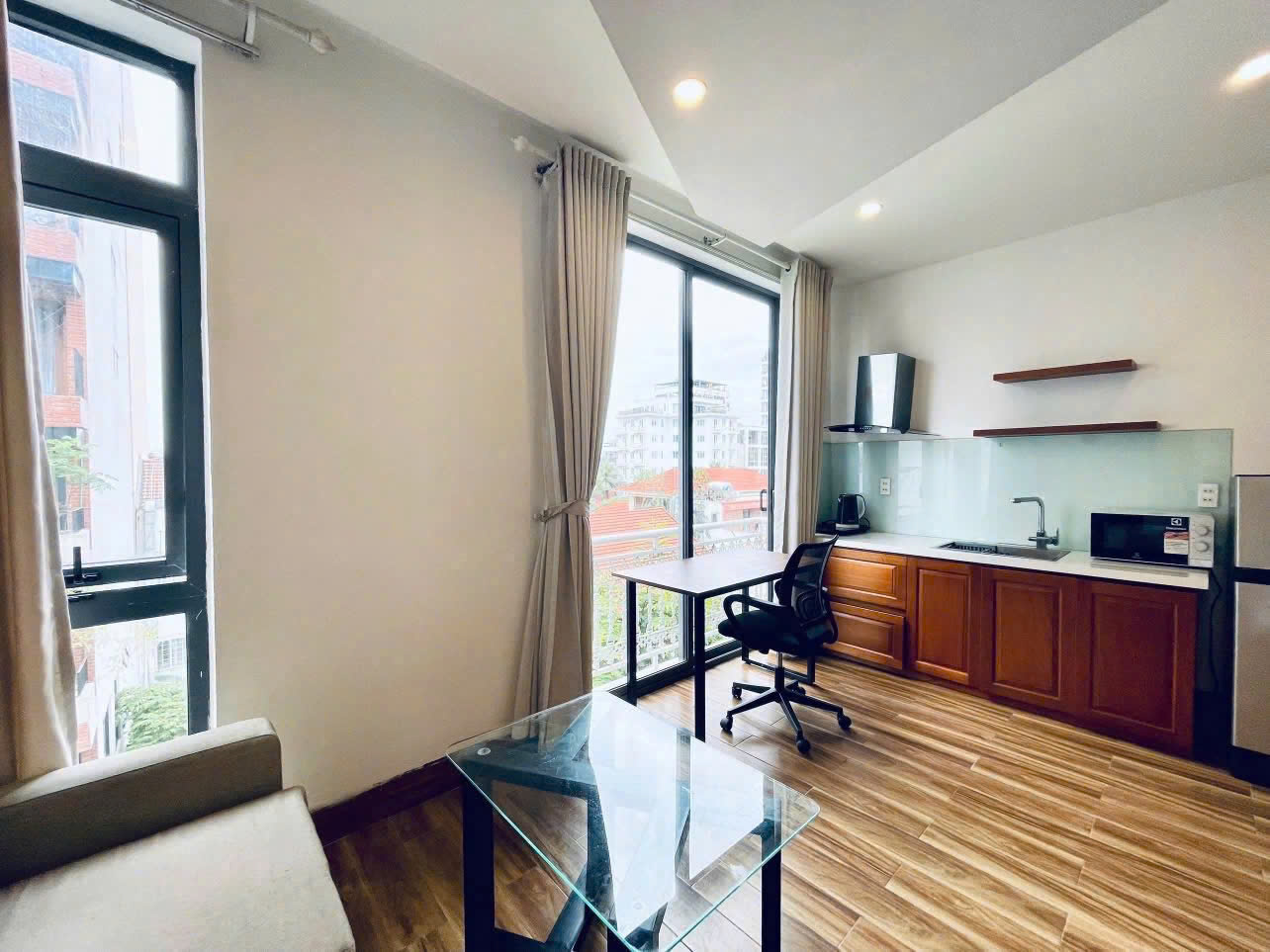 An Thượng 4 street, My An District, Da Nang city